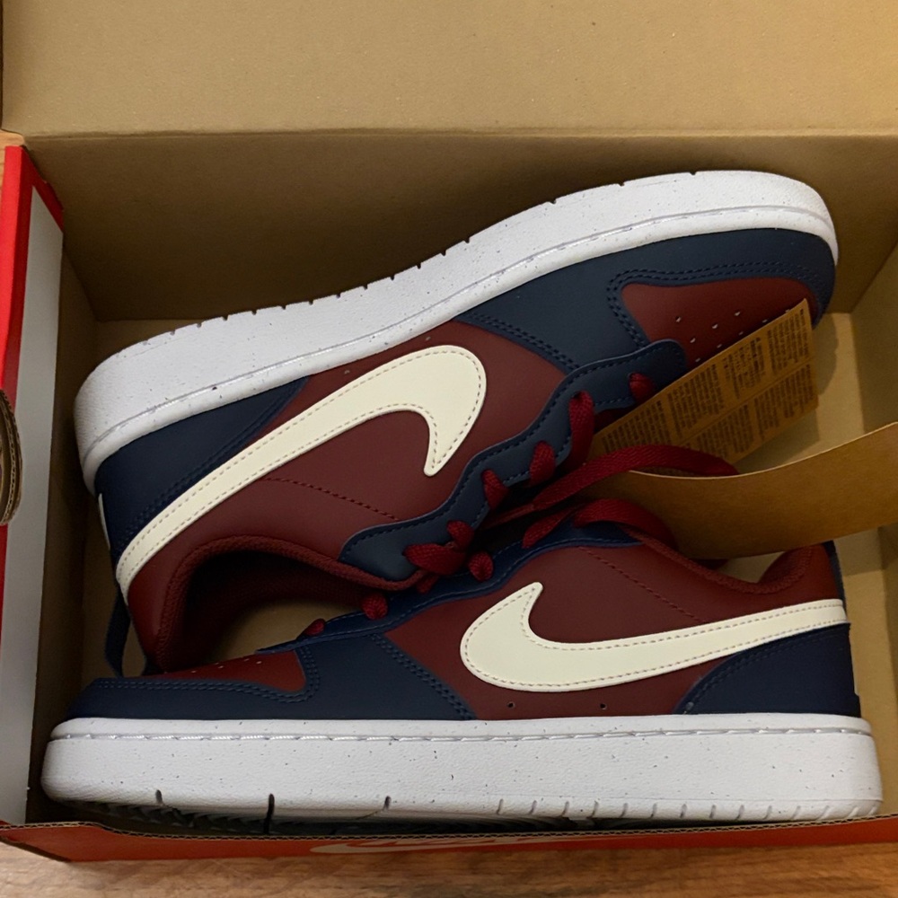 Nike Burgundy and Navy Sneakers Size 6y